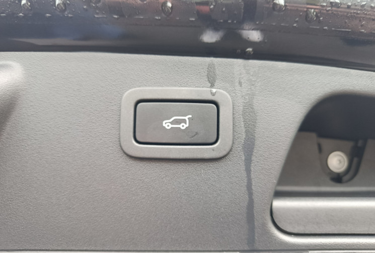 Jaguar E-Pace 2.0D R-DYNAMIC HSE 240 / TOIT PANORAMIQUE / GARANTIE MAI 2026