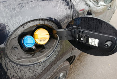 Jaguar E-Pace 2.0D R-DYNAMIC HSE 240 / TOIT PANORAMIQUE / GARANTIE MAI 2026