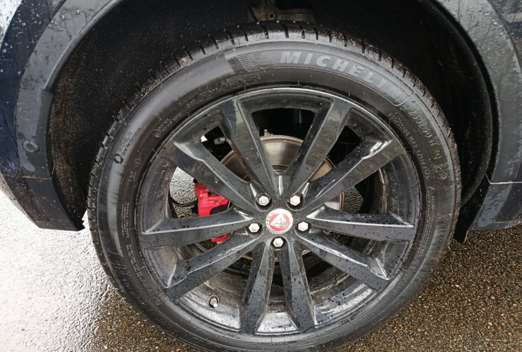 Jaguar E-Pace 2.0D R-DYNAMIC HSE 240 / TOIT PANORAMIQUE / GARANTIE MAI 2026