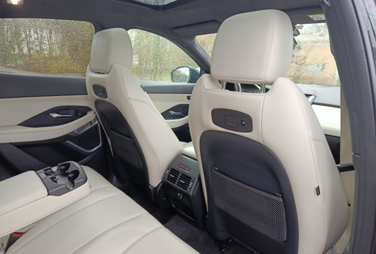 Jaguar E-Pace 2.0D R-DYNAMIC HSE 240 / TOIT PANORAMIQUE / GARANTIE MAI 2026