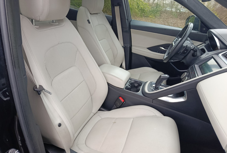 Jaguar E-Pace 2.0D R-DYNAMIC HSE 240 / TOIT PANORAMIQUE / GARANTIE MAI 2026