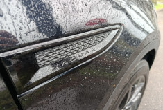 Jaguar E-Pace 2.0D R-DYNAMIC HSE 240 / TOIT PANORAMIQUE / GARANTIE MAI 2026