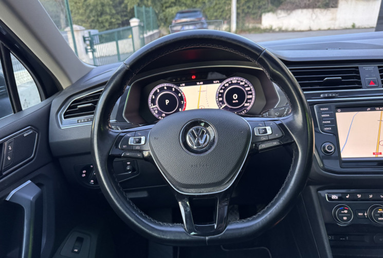 Volkswagen Tiguan 1.4 TSi 150 CARAT EXCLUSIVE DSG6 * TOIT OUVRANT * ATTELAGE * DYNAUDIO * TETE HAUTE