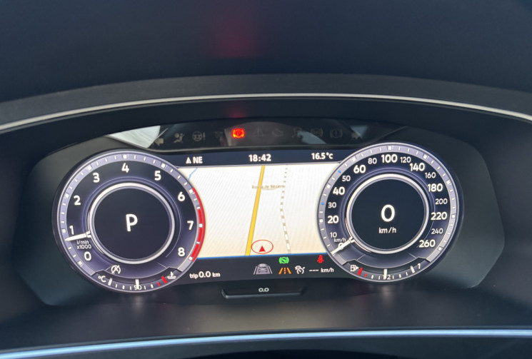 Volkswagen Tiguan 1.4 TSi 150 CARAT EXCLUSIVE DSG6 * TOIT OUVRANT * ATTELAGE * DYNAUDIO * TETE HAUTE