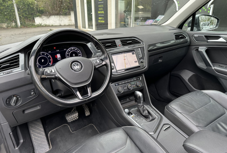 Volkswagen Tiguan 1.4 TSi 150 CARAT EXCLUSIVE DSG6 * TOIT OUVRANT * ATTELAGE * DYNAUDIO * TETE HAUTE