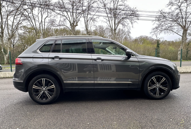 Volkswagen Tiguan 1.4 TSi 150 CARAT EXCLUSIVE DSG6 * TOIT OUVRANT * ATTELAGE * DYNAUDIO * TETE HAUTE