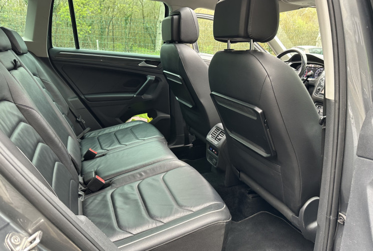 Volkswagen Tiguan 1.4 TSi 150 CARAT EXCLUSIVE DSG6 * TOIT OUVRANT * ATTELAGE * DYNAUDIO * TETE HAUTE