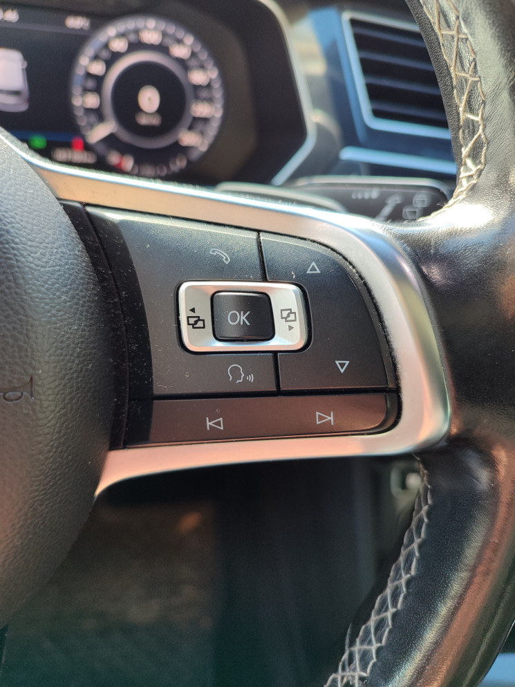 Volkswagen Tiguan R-LINE 2.0 Bi-TDI 240 DSG7 4Motion / SUIVI VOLKSWAGEN / VIRTUAL COCKPIT