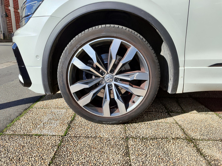 Volkswagen Tiguan R-LINE 2.0 Bi-TDI 240 DSG7 4Motion / SUIVI VOLKSWAGEN / VIRTUAL COCKPIT