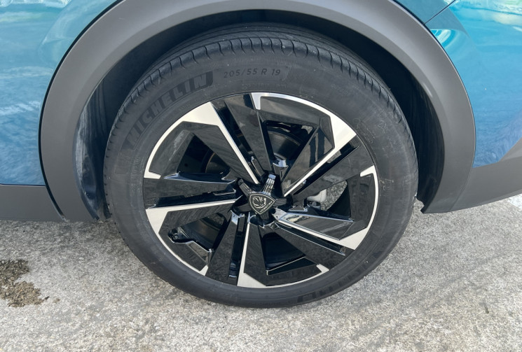 Peugeot 408 Hybrid 136 Allure e-DCS6 / Moteur à Chaine / Caméra 360 / Jantes 19