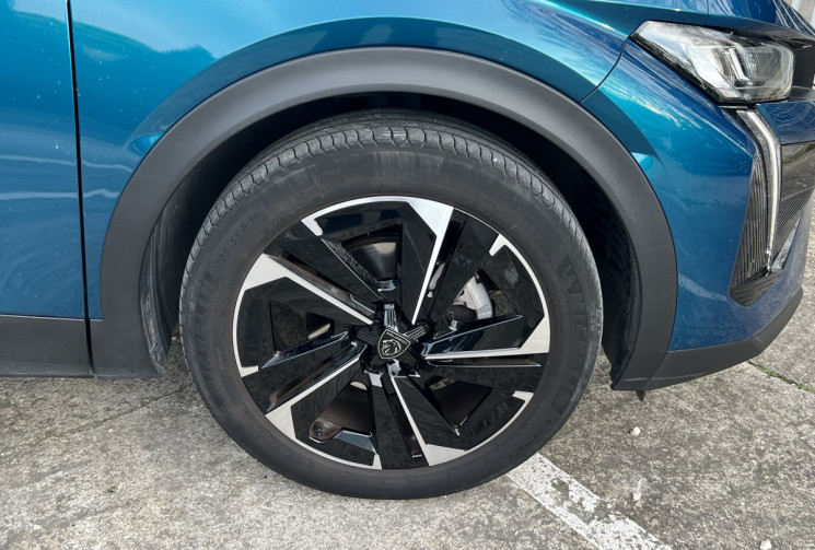 Peugeot 408 Hybrid 136 Allure e-DCS6 / Moteur à Chaine / Caméra 360 / Jantes 19