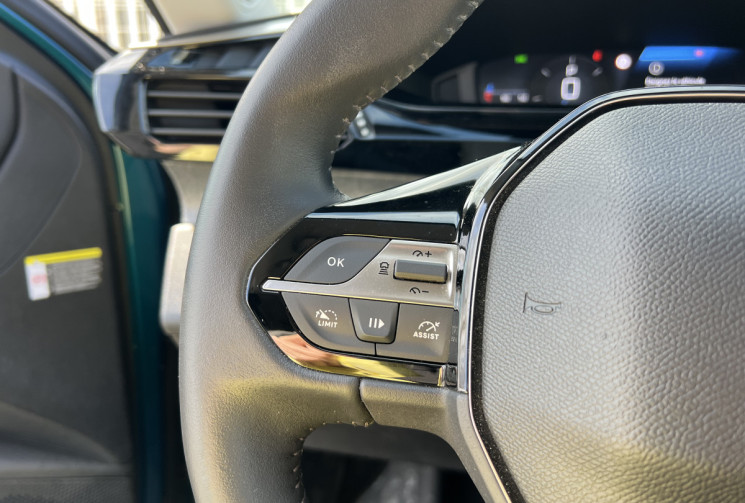 Peugeot 408 Hybrid 136 Allure e-DCS6 / Moteur à Chaine / Caméra 360 / Jantes 19