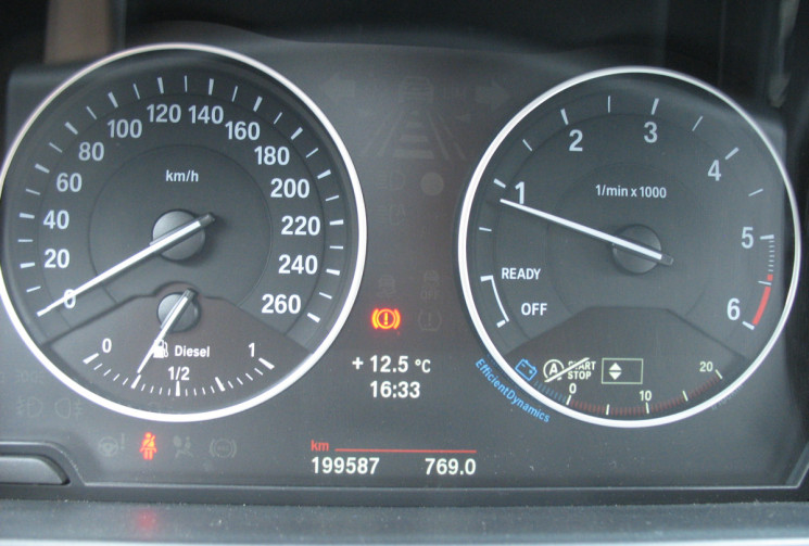 BMW Série 1  118d 143 LOUNGE+ 5 PORTES - CHAINE REMPLACEE