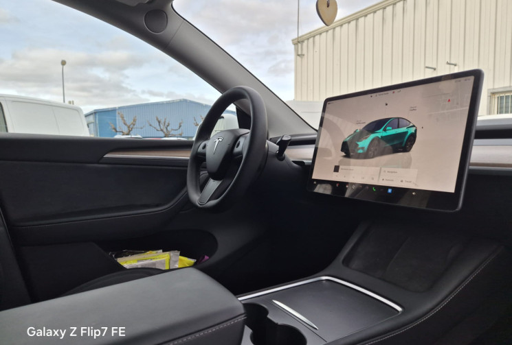 Tesla Model Y STANDARD 299 CV * 1ER MAIN * 4 NOUVEAUX PNEUS 