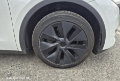 Tesla Model Y STANDARD 299 CV * 1ER MAIN * 4 NOUVEAUX PNEUS 