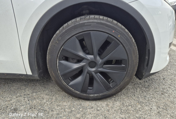 Tesla Model Y STANDARD 299 CV * 1ER MAIN * 4 NOUVEAUX PNEUS 