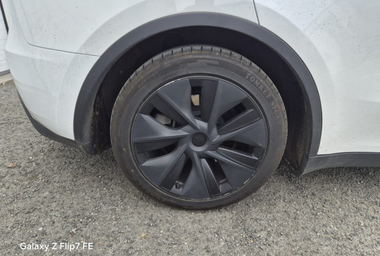 Tesla Model Y STANDARD 299 CV * 1ER MAIN * 4 NOUVEAUX PNEUS 