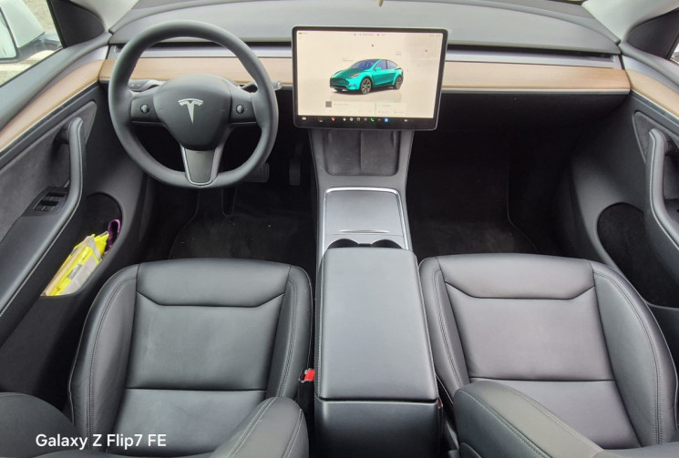 Tesla Model Y STANDARD 299 CV * 1ER MAIN * 4 NOUVEAUX PNEUS 