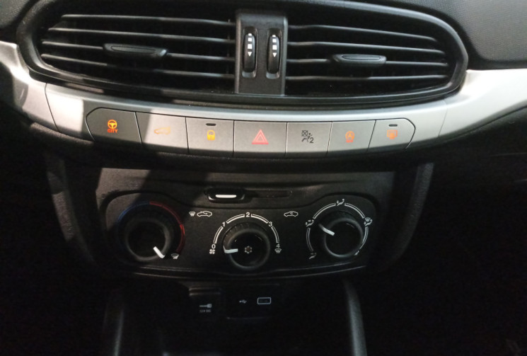 FIAT TIPO 1.3 MultiJet 95 ch Street / Suivi complet Fiat / Moteur à chaîne