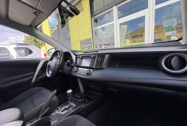 Toyota RAV4 IV Phase 2 2.5 VVTi 16V 197 Hybrid 2WD E-CVT 155 cv Boîte auto / Très faible kilométrage