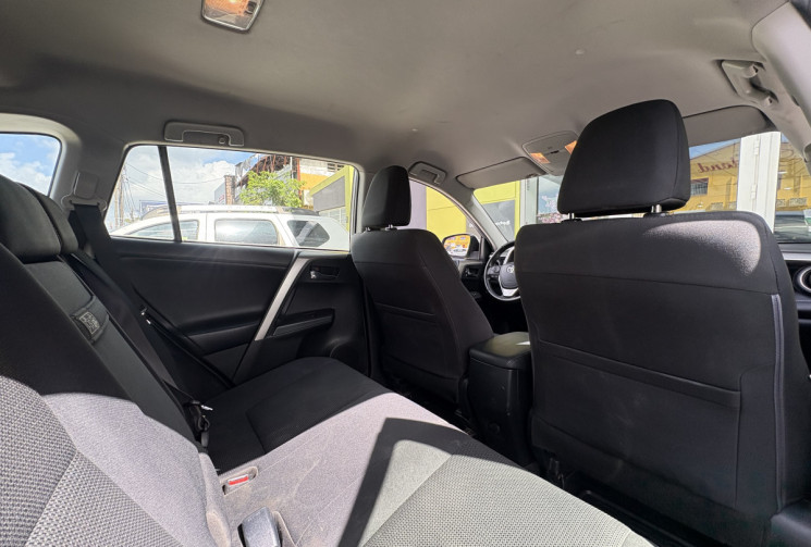 Toyota RAV4 IV Phase 2 2.5 VVTi 16V 197 Hybrid 2WD E-CVT 155 cv Boîte auto / Très faible kilométrage