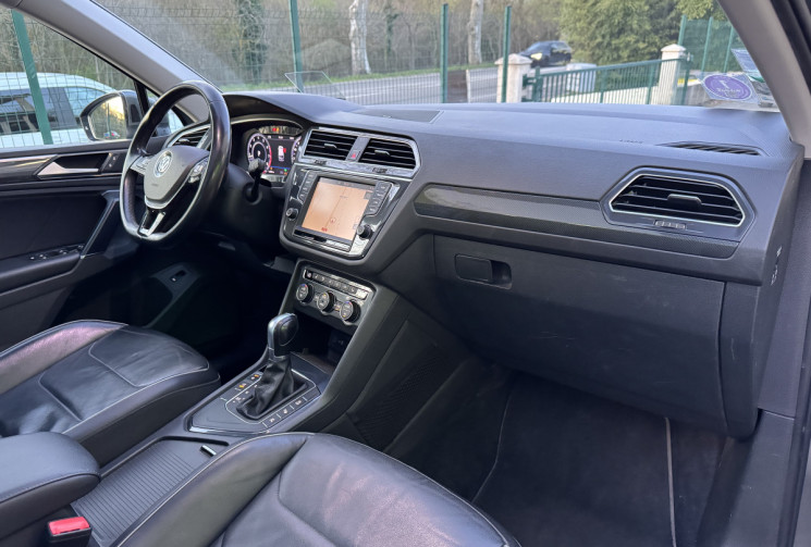 Volkswagen Tiguan 1.4 TSi 150 CARAT EXCLUSIVE DSG6 * TOIT OUVRANT * ATTELAGE * DYNAUDIO * TETE HAUTE