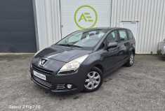 Peugeot 5008 1.6 E-HDi BLUE LION 115 cv * 7 PLACES * DISTRIBUTION FAITE * CARNET COMPLET 