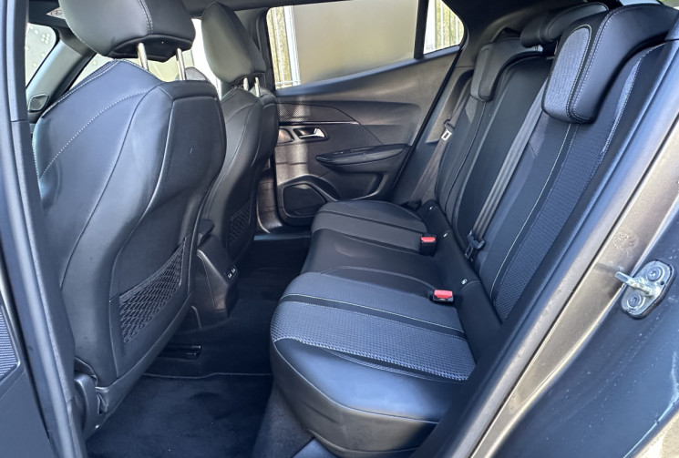 Peugeot 2008 GT Line 1.5 BlueHDI 130 EAT8 / Camera / Carplay / Entretien complet / GARANTIE 6 MOIS 