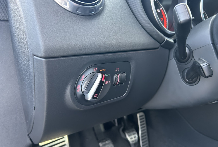 Audi TT Coupé 1.8 TFSI 160 Ch S Line * FAIBLE KILOMETRAGE * RADAR ARR * VOLANT MEPLAT