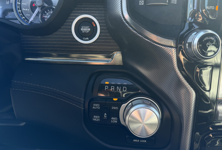 Dodge RAM 1500 CREW CAB 5.7 V8 LIMITED PACK SPORT 450ch / GPL-ETHANOL BVA8 / CARTE GRISE FRANCAISE