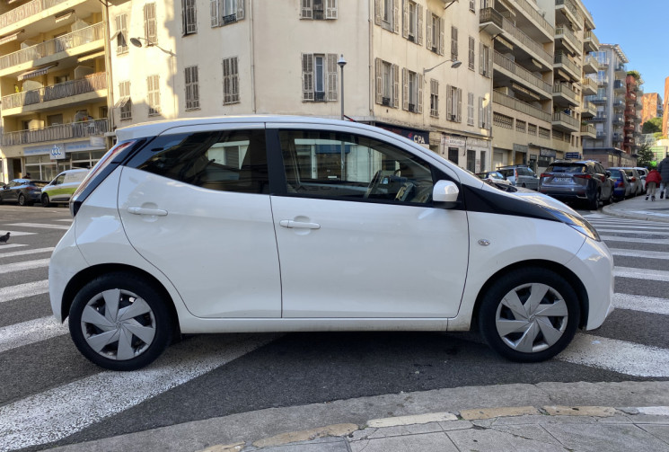 Toyota Aygo 1.0 VVTI 69 BOITE AUTO 5 portes