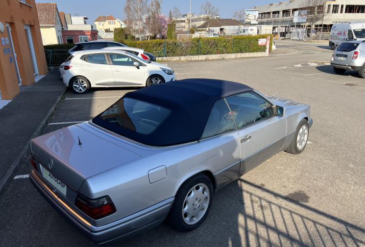 Mercedes CLASSE E CABRIOLET 320 E Cabriolet 220 ch  6 Cylindres en ligne / COLLECTION