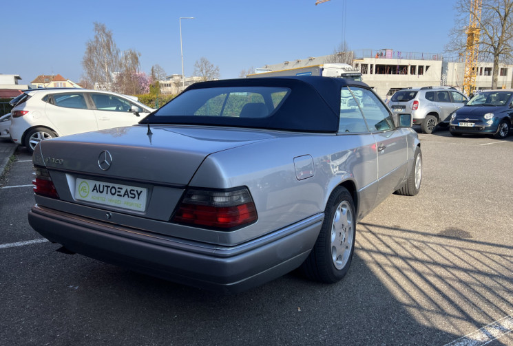 Mercedes CLASSE E CABRIOLET 320 E Cabriolet 220 ch  6 Cylindres en ligne / COLLECTION