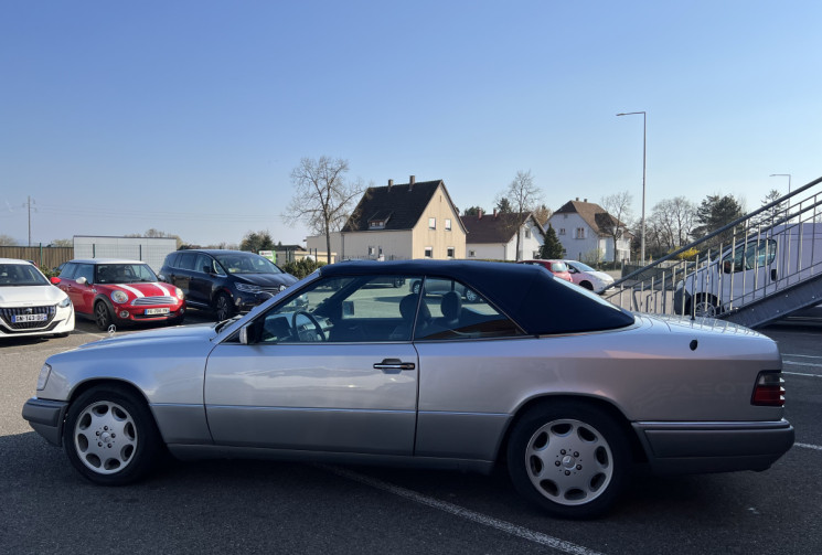 Mercedes CLASSE E CABRIOLET 320 E Cabriolet 220 ch  6 Cylindres en ligne / COLLECTION