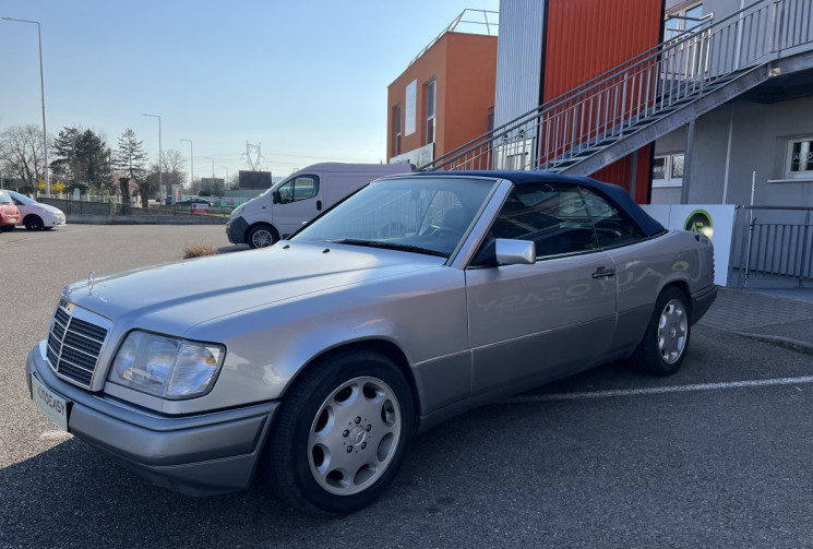 Mercedes CLASSE E CABRIOLET 320 E Cabriolet 220 ch  6 Cylindres en ligne / COLLECTION