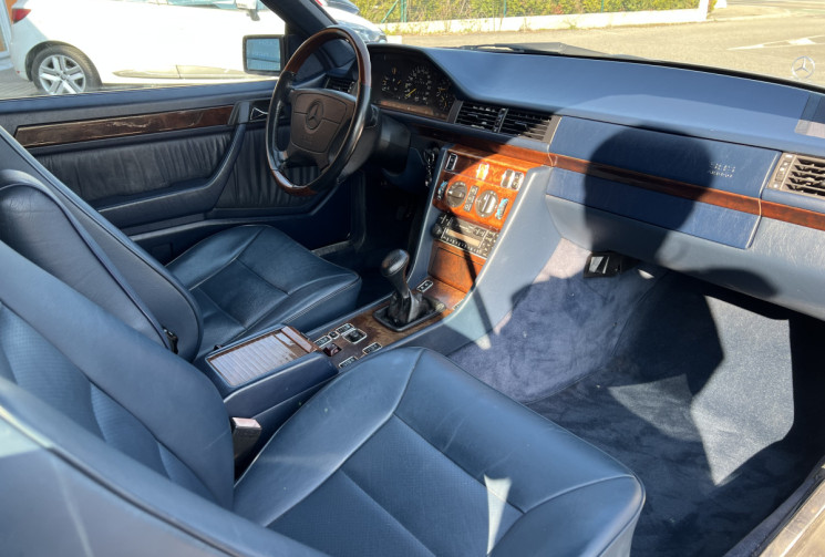 Mercedes CLASSE E CABRIOLET 320 E Cabriolet 220 ch  6 Cylindres en ligne / COLLECTION