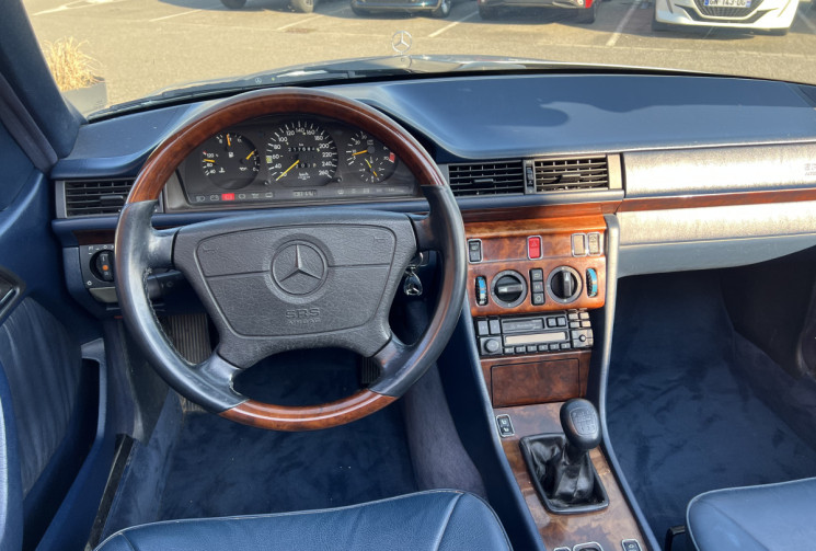 Mercedes CLASSE E CABRIOLET 320 E Cabriolet 220 ch  6 Cylindres en ligne / COLLECTION