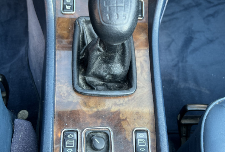 Mercedes CLASSE E CABRIOLET 320 E Cabriolet 220 ch  6 Cylindres en ligne / COLLECTION