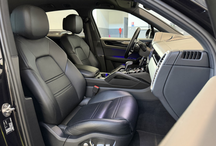 Porsche Cayenne  3.0 V6 462 e-HYBRID - Pack black / PDLS + / Bose / Porsche approved 24 mois 