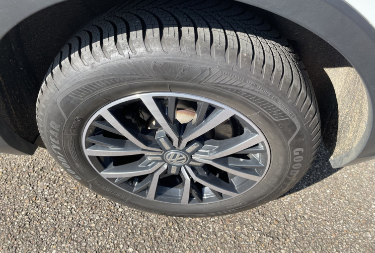 Volkswagen Tiguan 2.0 TDI 150 ch Confort Line 4 Motion *Attelage élec*Sièges Chauffants*Hayon elec