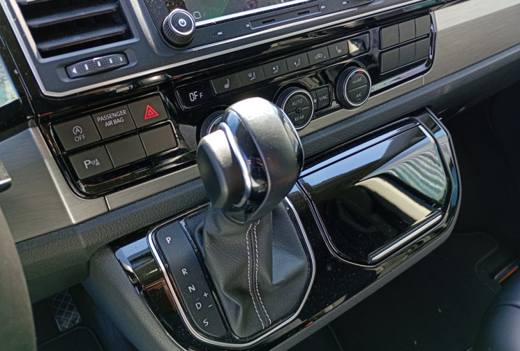 Volkswagen Multivan 2.0 TDI 204 7 Places DSG7 Carat Edition avec Attelage