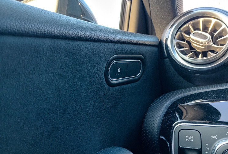 Mercedes CLASSE A BERLINE 180 d 116 ch AMG Line 7G-DCT - Sièges chauffants - Leds Multicouleurs -