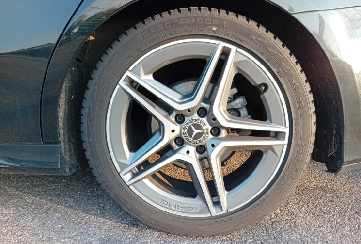 Mercedes CLASSE A BERLINE 180 d 116 ch AMG Line 7G-DCT - Sièges chauffants - Leds Multicouleurs -