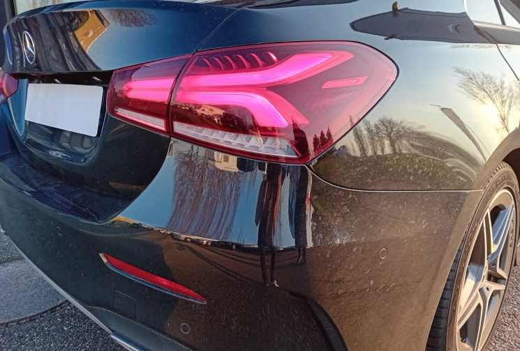 Mercedes CLASSE A BERLINE 180 d 116 ch AMG Line 7G-DCT - Sièges chauffants - Leds Multicouleurs -