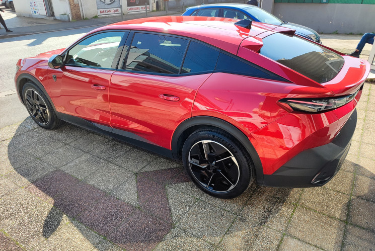 Peugeot 408 136ch e-DCS6 / GT 