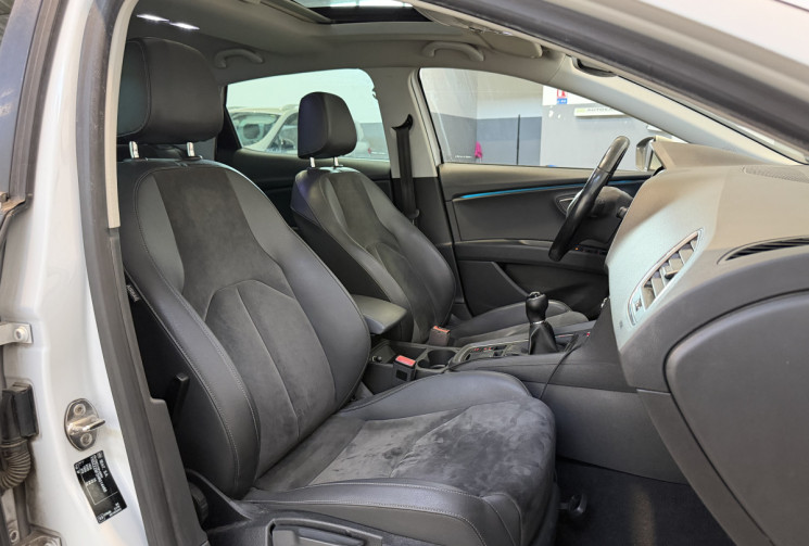 SEAT Leon Leon 2.0 TDI 150ch Xcellence - CARPLAY / LED / Toit ouvrant / Distri OK