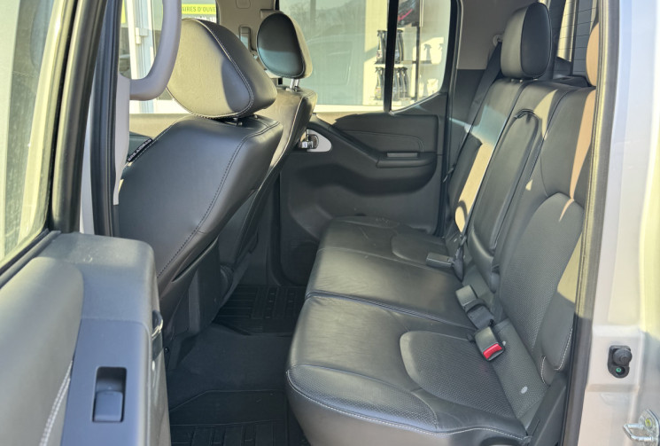 Nissan Navara Double Cabine 3.0 V6 DCI 231 BVA - Full options - couvre benne