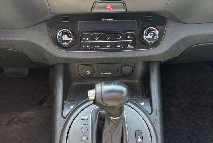 Kia Sportage 2.0 CRD AWD 4x4 136cv Premium / Boîte auto / Cuir / Toit ouvrant 