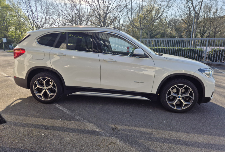 BMW X1 20i 192ch Sdrive Xline Toit ouvrant panoramique / Attelage