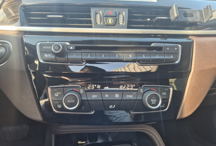 BMW X1 20i 192ch Sdrive Xline Toit ouvrant panoramique / Attelage